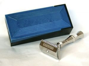 Rasoir Darwin Standard en boite noire et bleue