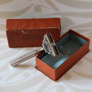 Antique STAR Single Edge Safety Razor in Red Box