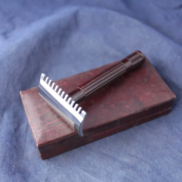 Leresche Razor NOS Leresche 700 safety razor - Purple - Darwin Shaving