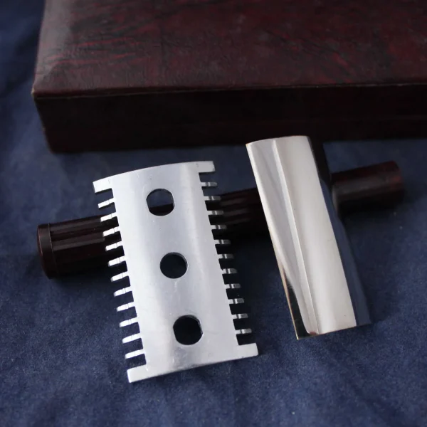 Leresche Razor NOS Leresche 700 safety razor - Purple - Darwin Shaving