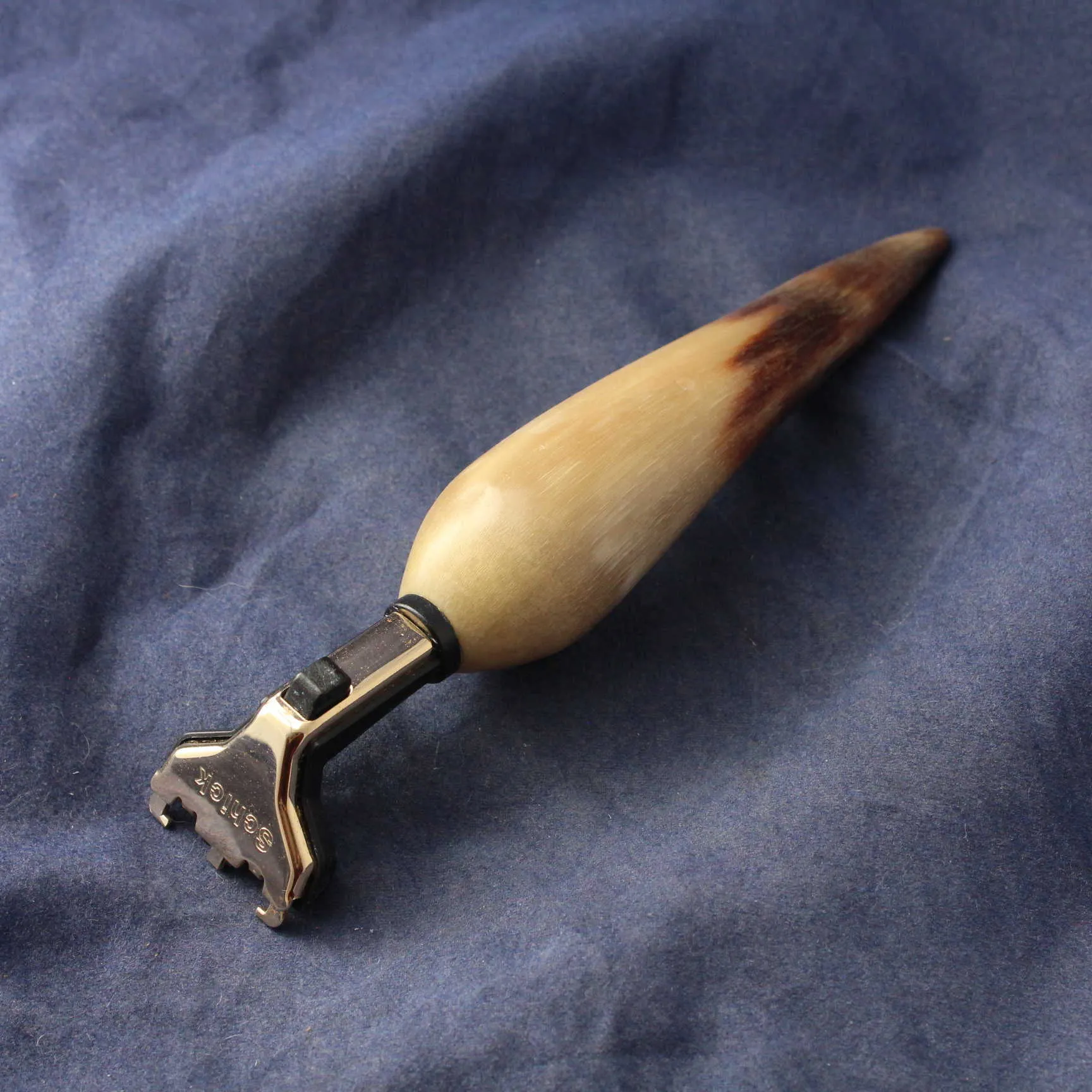 Rasoir type Gillette Contour en Pointe de Corne - 1 - Darwin Shaving