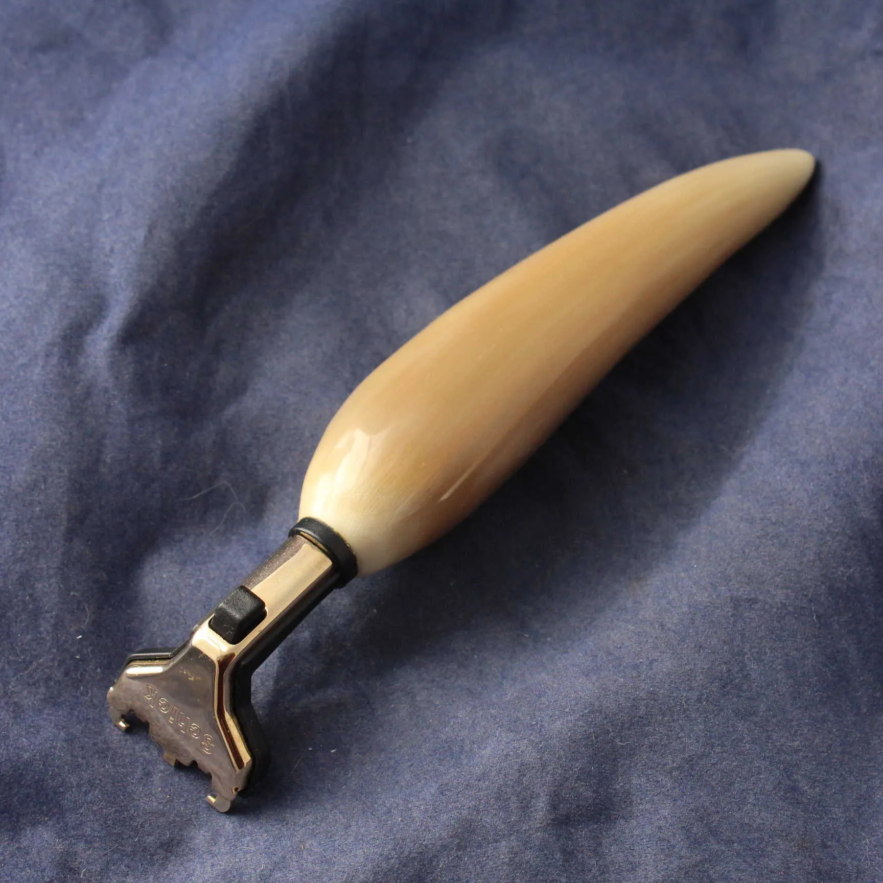 Rasoir type Gillette Contour en Pointe de Corne - 2 - Darwin Shaving